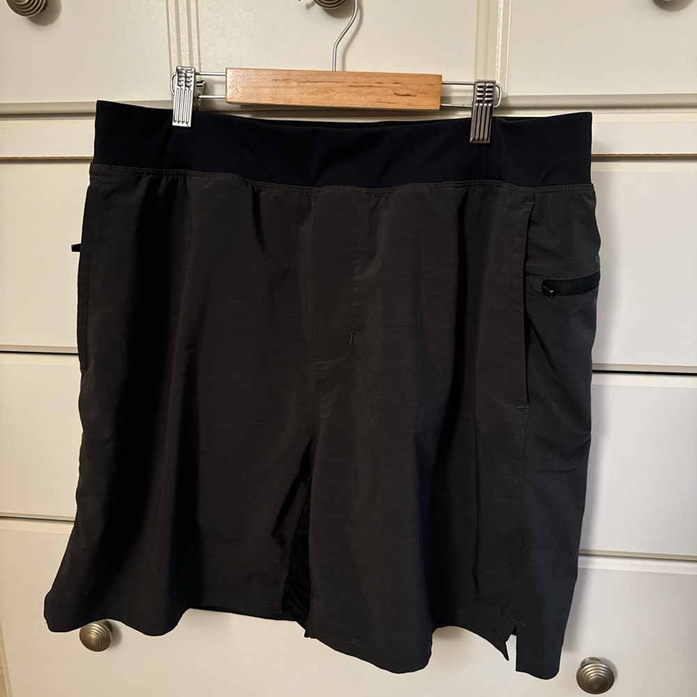 Men’s Fabletics shorts size large